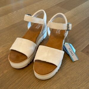 Tom’s light sand suede sandle 7.5
